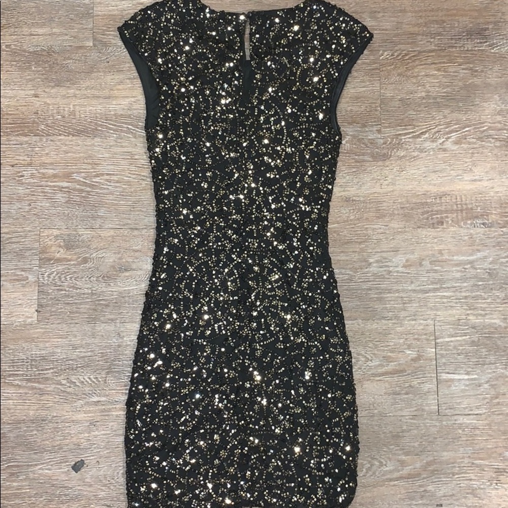 Dress - Picture 3 of 3